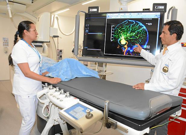 La infraestructura médica del SES Hospital Universitario de Caldas se amplía para prestar un mejor servicio a los caldenses. Ahora se cuenta con un nuevo angiógrafo biplano, en el que se integran las tecnologías 2D y 3D, lo que permitirá hacer diagnósticos médicos más precisos. Este equipo se suma a los que se instalarán en la ampliación del Hospital que ofrecerá nuevos servicios en oncología para la ciudad.