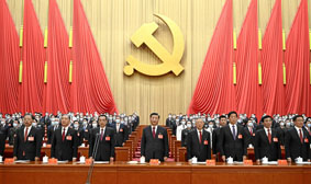 El congreso del Partido Comunista Chino eligió al actual presidente de ese país Xi Jinping como secretario general del partido, con lo cual asegura que será reelegido por otros cinco años como presidente de ese país, donde solo existe un partido político legal. Jinping ha sido el líder más poderoso de esa nación después de Mao Zedong, y deberá hacer frente a una desaceleración del crecimiento de su país y una eventual recesión mundial por la crisis energética.