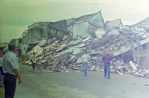 Se cumplió ayer un nuevo aniversario del terremoto que destruyó Armenia el 25 de enero de 1999, hace 24 años, y de cuyos efectos la región logró salir adelante poco a poco. Recordar esa emergencia, que también afectó a Manizales y Caldas, aunque en una menor proporción, debe llevarnos a reflexionar acerca de las prevenciones necesarias en una región que es vulnerable a este tipo de fenómenos de la naturaleza, y frente a los cuales debemos estar preparados.