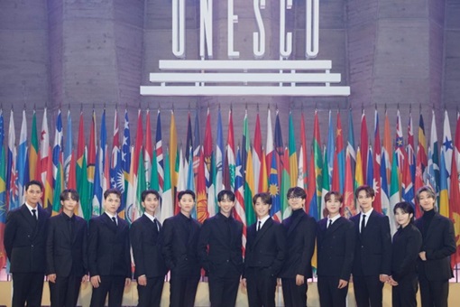 Los integrantes del grupo surcoreano Seventeen serán designados por la Unesco embajadores de Buena Voluntad para la Juventud, en un acto programado para el 26 de este mes en París. El reconocimiento se inspira en el compromiso de la agrupación y de la Unesco para que los jóvenes afronten los retos del siglo. Seventeen interpreta música K-pop, se destaca su álbum FML, que fue el más vendido en el mundo durante 2023.