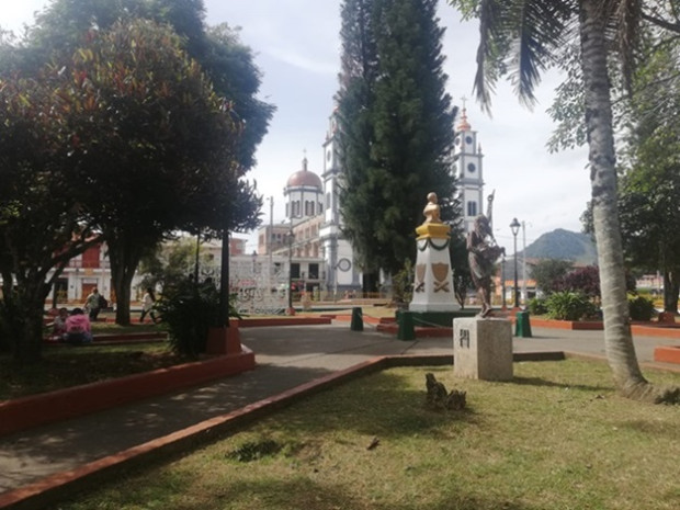 Riosucio le da apertura hoy al Encuentro de la Palabra. Ya son cuatro décadas contando historias y anécdotas; compartiendo tradiciones; auscultando la vida de personajes locales, regionales y nacionales, y con expresiones como poesía, música, danza, cine, canto y teatro para rescatar la cultura de este pueblo. El Encuentro se extenderá hasta el domingo.