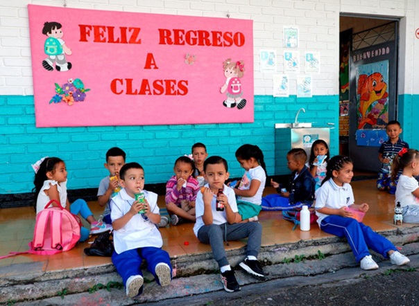 Escolares de todas las instituciones educativas públicas y privadas de Caldas retornan hoy a la normalidad académica tras disfrutar de la semana de receso de octubre en Colombia. Inician la recta final del año lectivo.