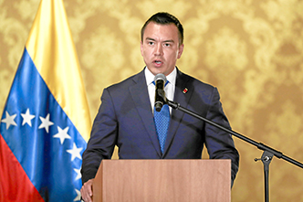 El presidente de Ecuador, Daniel Noboa, será investido hoy como mandatario reelecto para el periodo 2025-2029. Continúa en el poder, que asumió en noviembre del 2023, tras haber obtenido más de un millón de votos en la última vuelta electoral, ahora tendrá que hacerle frente a graves problemas de seguridad y económicos. El acto se realizará en la Asamblea Nacional de Ecuador. El presidente de Ecuador, Daniel Noboa, será investido hoy como mandatario reelecto para el periodo 2025-2029. Continúa en el poder, que asumió en noviembre del 2023, tras haber obtenido más de un millón de votos en la última vuelta electoral, ahora tendrá que hacerle frente a graves problemas de seguridad y económicos. El acto se realizará en la Asamblea Nacional de Ecuador.