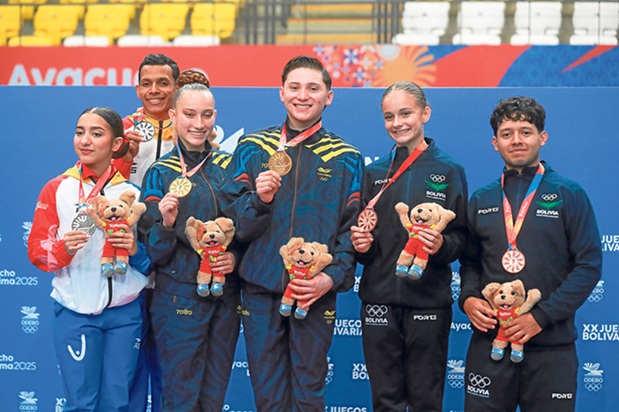 Colombia lideró el medallero de los vigésimos Juegos Bolivarianos realizados en Lima y Ayacucho (Perú). Consiguió 341 medallas: 142 de oro, 122 de plata y 77 de bronce. Entre los deportistas que permitieron estos logros se cuentan caldenses. En el podio también quedaron en segundo y tercer lugar Venezuela y Perú. Para Colombia es el cuarto título consecutivo en los Bolivarianos.