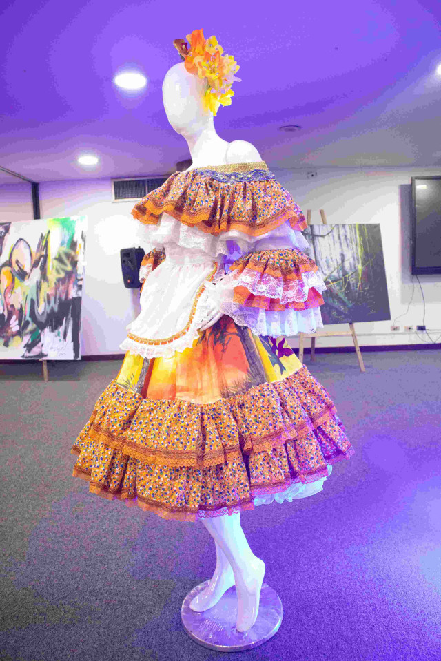 Los vestidos están elaborados por la diseñadora de modas Karen Valencia