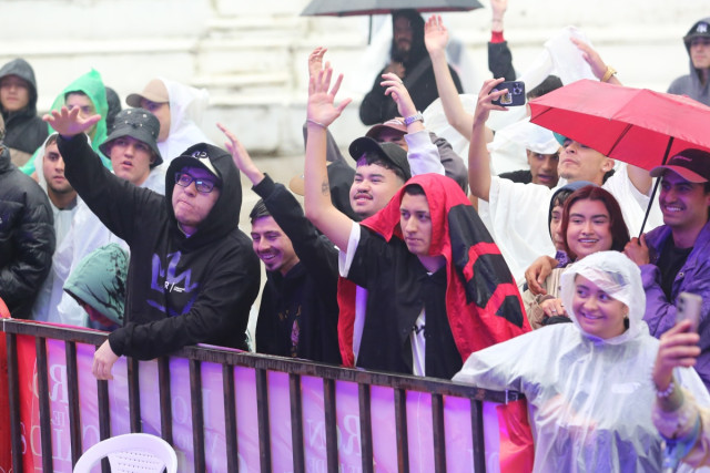 Chang afila su rapeo para la Red Bull Internacional: entrevista al villano y campeón de FMS Colombia En medio de la lluvia, el público animó a los 12 batalleros en la Media Torta de Chipre.