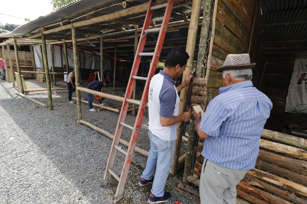 El montaje de las arrierías se lleva a cabo detrás del colegio INEM.