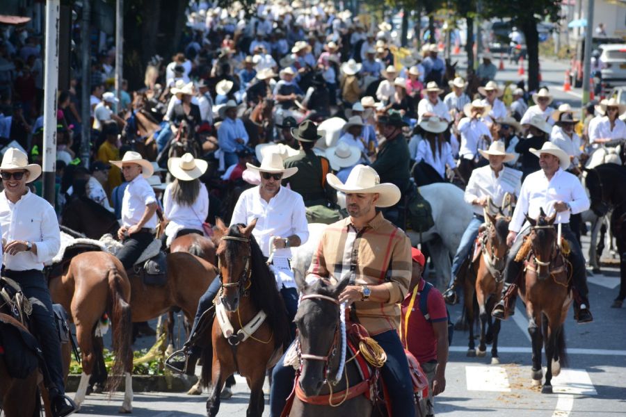 La cabalgata va desde El Arenillo hasta la glorieta de San Rafael. 