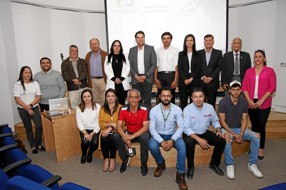 Periodista de diferentes medios de Manizales.