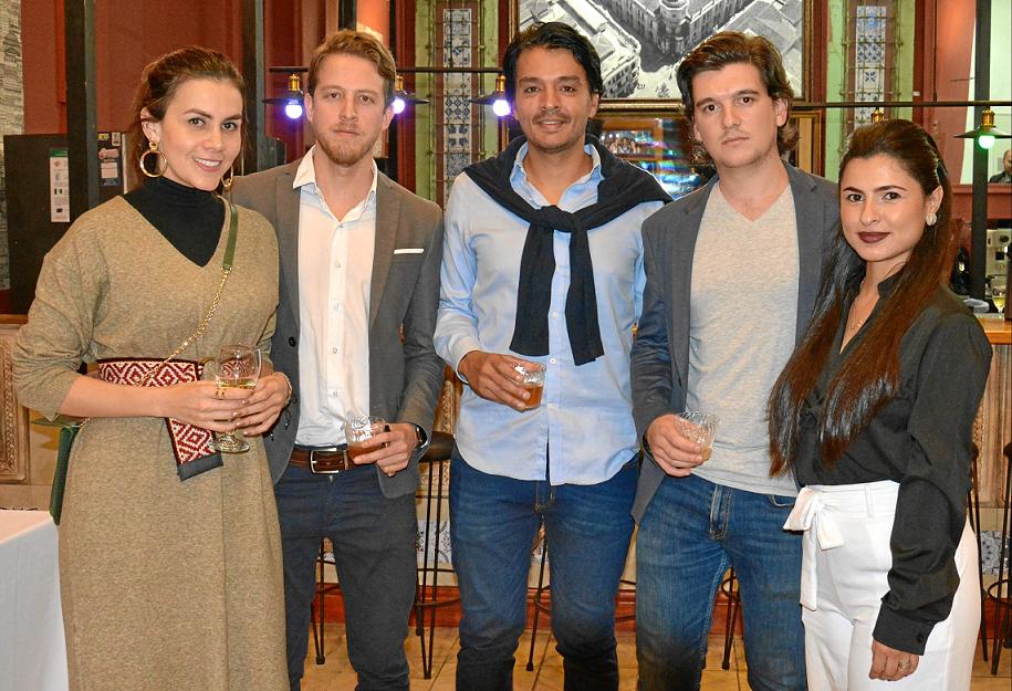 Diana Fernanda Vargas Tovar, directora ejecutiva de la Asociación Cívica Centro Histórico de Manizales (ACCHM); Pablo Salazar, miembro de la Junta de la ACCHM; Felipe Mejía, Miguel Jaramillo y Juliana Osorio, gestora cultural del Centro Histórico.