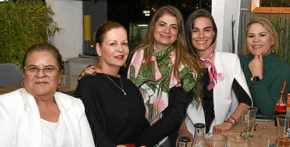 Gloria Luz Bermúdez, Martha Valencia, Paula Toro, Yesica Carvajal Aguirre y Lina María Buitrago.