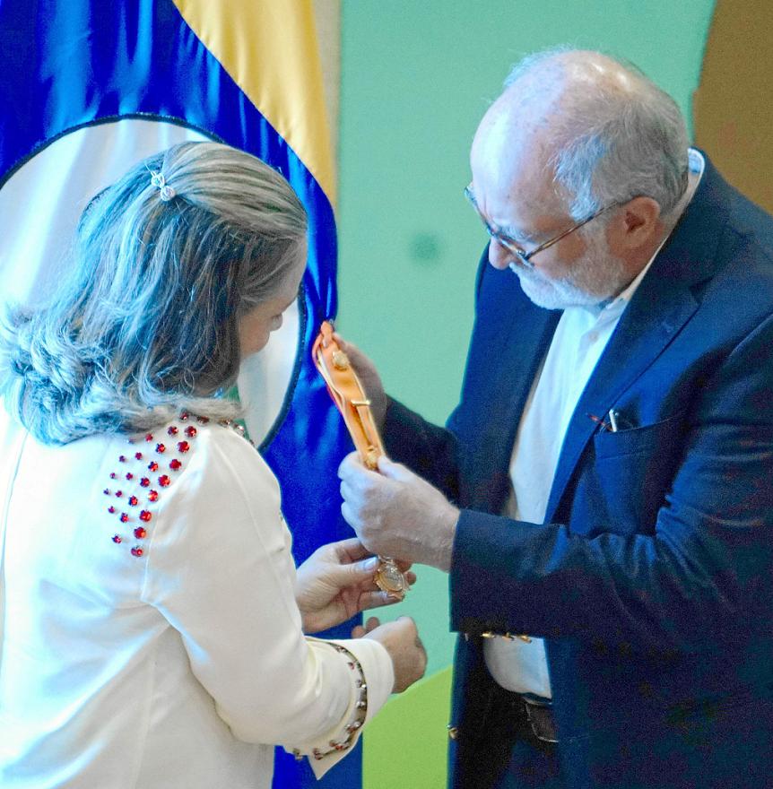 El Senado de la República, condecoró a la entidad con la medalla El Gran Comendador, del Honorable Congreso de la República de Colombia en el Teatro Bicentenario. La delegación del Senado estuvo encabezada por el caldense y exgobernador de Caldas Guido Echeverry Piedrahíta.