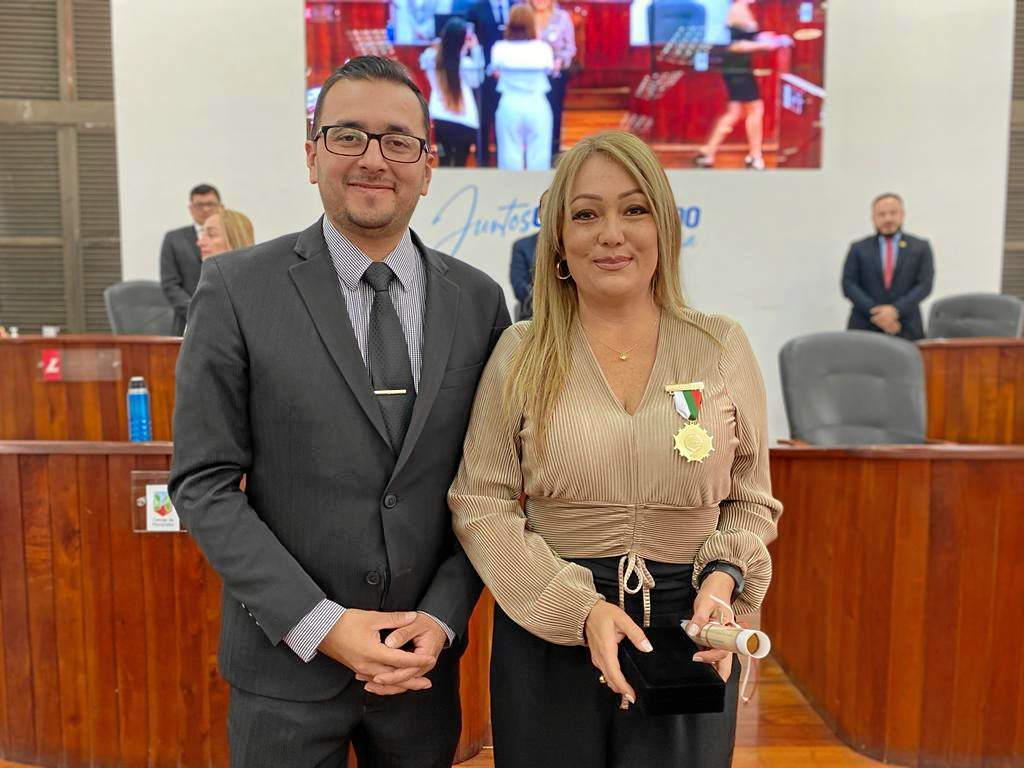 El entonces concejal Andrés Sierra y Paola Cristancho, directora de Cotelco.