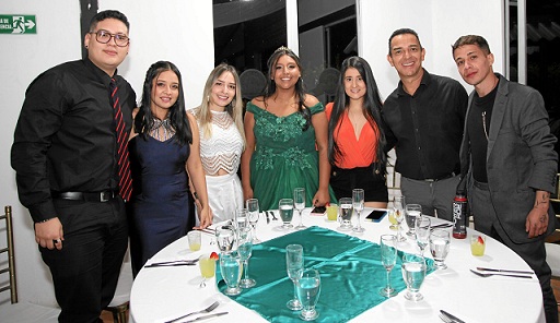 Sebastián Ospina, Laura Tatiana Krastz, Estefanía Krastz, Nicole Caicedo Krastz, María Alejandra Sánchez, Michael Krastz y Juan Pablo Krastz.