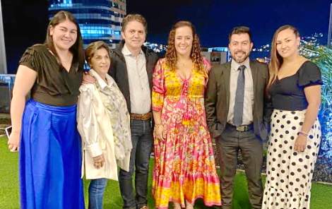 Foto | Suscriptor | LA PATRIA Juliana Herrera Giraldo; Beatriz Giraldo Giraldo; Luis Fernando Gómez Montoya, Gerente María Angélica Castaño Castaño, Ricardo Alberto Erazo Erazo y Valentina Echeverry Giraldo.