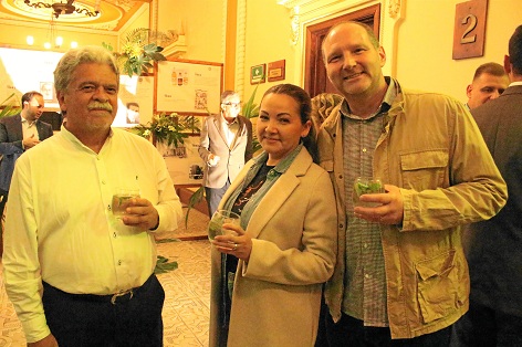 Javier Echavarría, Nancy Salazar y Russell Coleman.