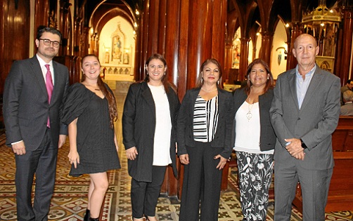 Juan Pablo Duque, Valentina Arango, Nancy Liliana Mahecha, Tania Mackenzie, Bellazmin Arenas y Carlos Eduardo Jaramillo Sanint, rector de la Universidad Autónoma de Manizales.