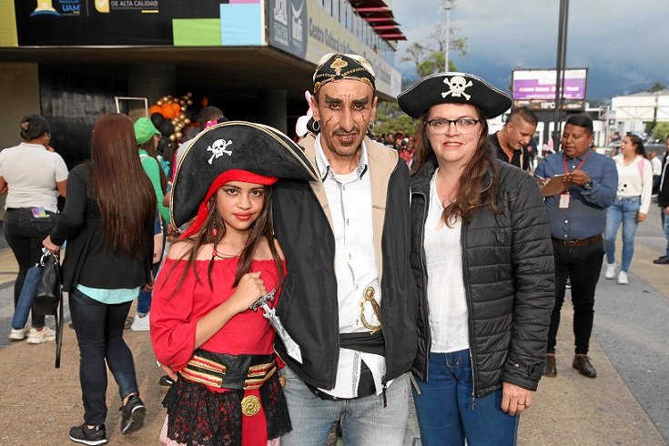 Mariana Amariles, Cristina Giraldo y Esan Amariles.