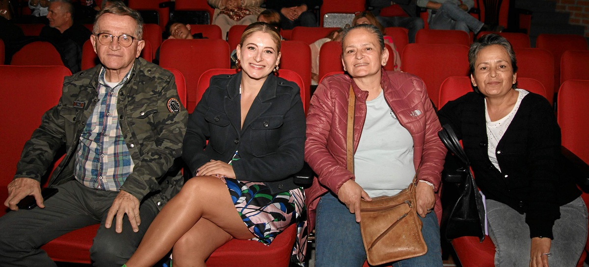 Francisco Restrepo, Ángela Henao, Martha Aleyda Henao y Cecilia Henao.