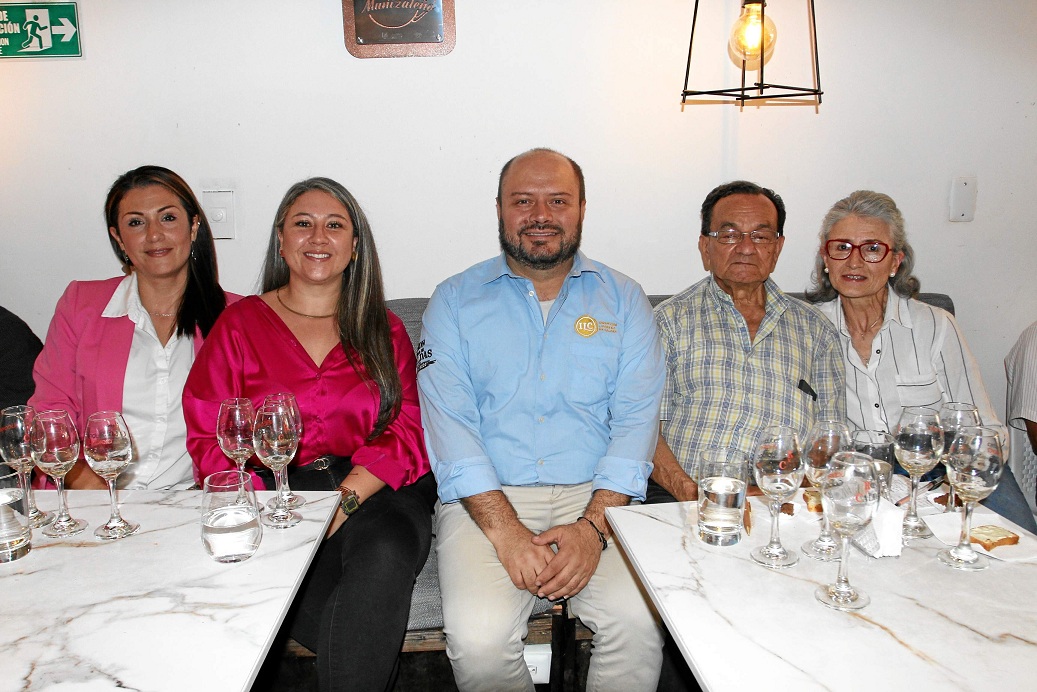 Diana María Hurtado, Luisa Fernanda Aristizábal Castaño, Giancarlo Hincapié, embajador de marcas de ILC; Humberto Ospina Valencia y Gloria Lucía Corredor Obando.