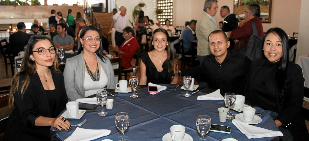 Valentina Santos, Stefanía López, Antonia Bernal Duque, Juan David Martínez y Tatiana Díaz Ramírez. Valentina Santos, Stefanía López, Antonia Bernal Duque, Juan David Martínez y Tatiana Díaz Ramírez.