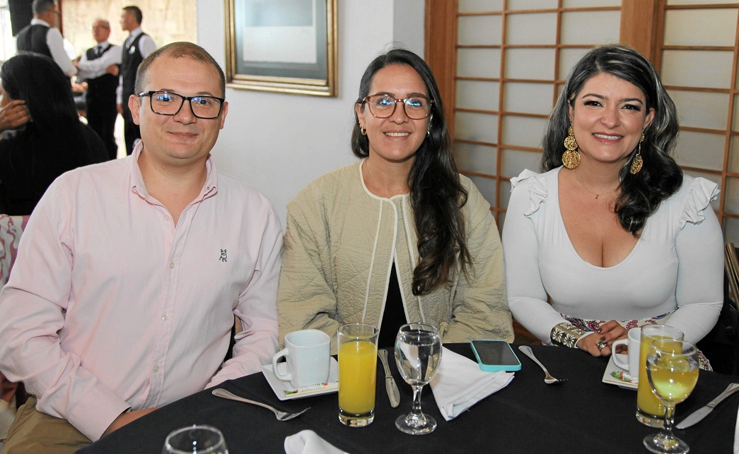 Edwin Arias Giraldo, Lina Marcela Naranjo y Leidy Constanza Ramírez. Edwin Arias Giraldo, Lina Marcela Naranjo y Leidy Constanza Ramírez.