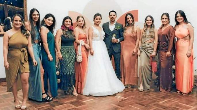 Compañeras de bachillerato de la novia.