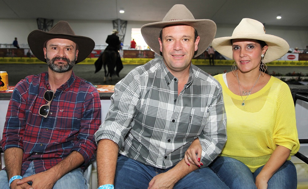 Ignacio Londoño Vallejo, Miguel Mejía Montes y Carolina Bernal Villegas.