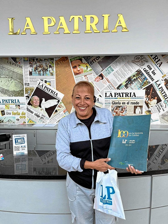 Alba Nory Ramírez es empresaria y dueña de la peluquería y academia Silueta del Centro de Manizales. Desde allí, en su puesto de trabajo, escucha los informativos de LA PATRIA Radio. Alba Nory Ramírez es empresaria y dueña de la peluquería y academia Silueta del Centro de Manizales. Desde allí, en su puesto de trabajo, escucha los informativos de LA PATRIA Radio.