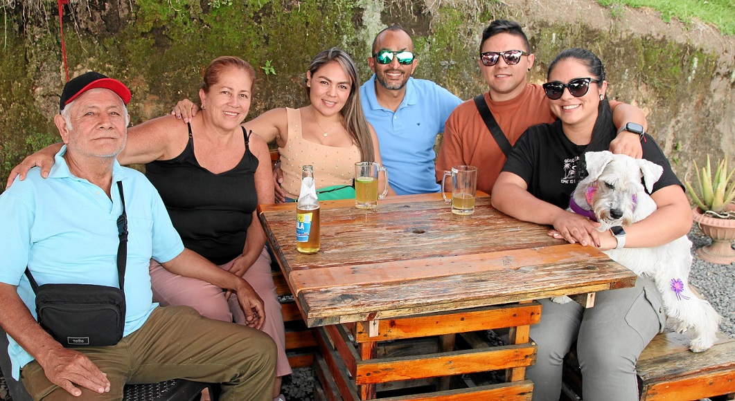 Fotos | Argemiro Idárraga | LA PATRIA Orlando Suspes, Estella Córdoba, Daysi Zuñiga, Pablo Villafañe, Lucas Salazar y Natalia Suspes.