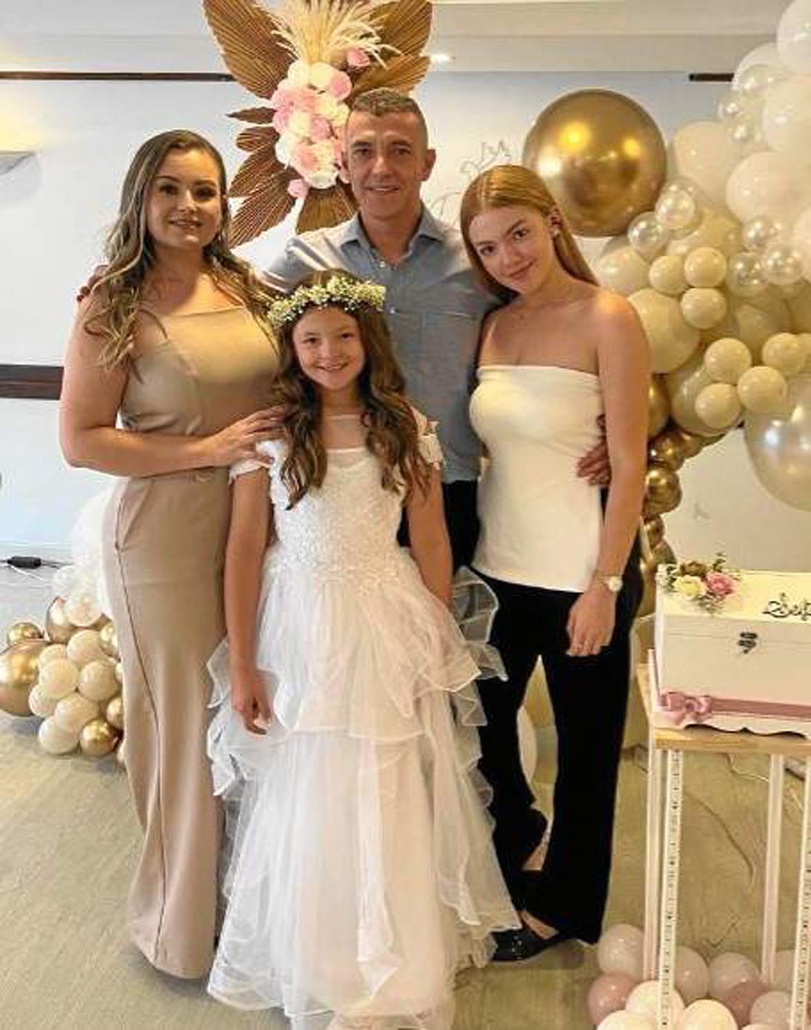 Sophía Escobar Hincapié al lado de Luisa Hincapié (madre), Jorge Escobar Franco (padre) y Valentina Escobar Hincapié (hermana).