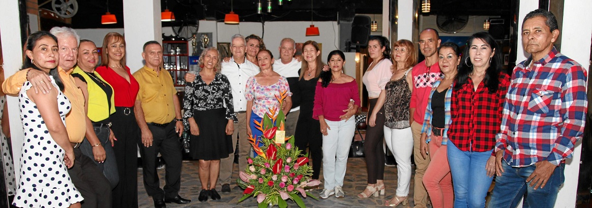 Foto | Argemiro Idárraga | LA PATRIA Martha Cecilia Solís Torres, directora de la Escuela Aria Dancig Tango, celebró sus 50 años de vida rodeada de sus amigos. El punto de encuentro fue su academia.