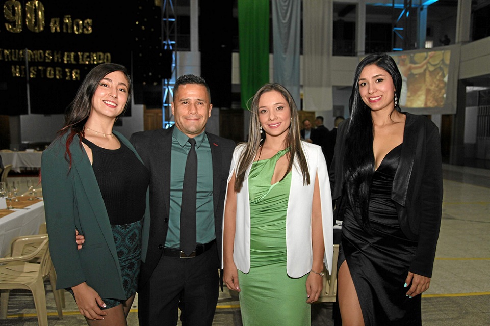 Estefanía Patiño, César Augusto Duque, Tania Rios y Estefanía Pulgarín.