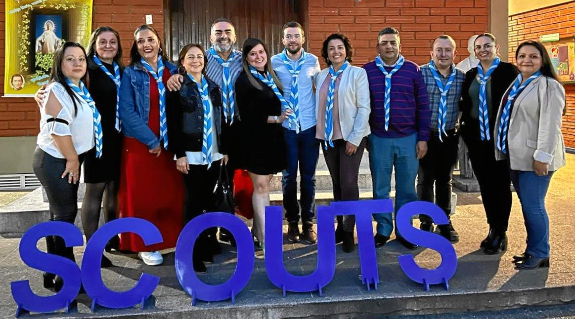 Integrantes del consejo de padres del Grupo scout: Beatriz Eugenia Giraldo Prada, Sandra Milena Rodas Ibarra, Marisol Naranjo Castaño, María Isabel Piedrahita Montes, Cesar Augusto Gómez Ríos, Leidy Carolina Molina, Jaime Hernán Díaz Marín, Yeini Luz Quintero Arias, Víctor Manuel Castellanos Pérez, Daniel Antonio Camacho Valencia, Yuleidy González Rojas y Eimy Liliana Aguilar Muñoz.