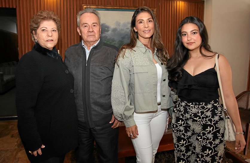Silvia Mesa, Luis Eduardo Salazar, Lina María Salazar y María Antonia Correa.