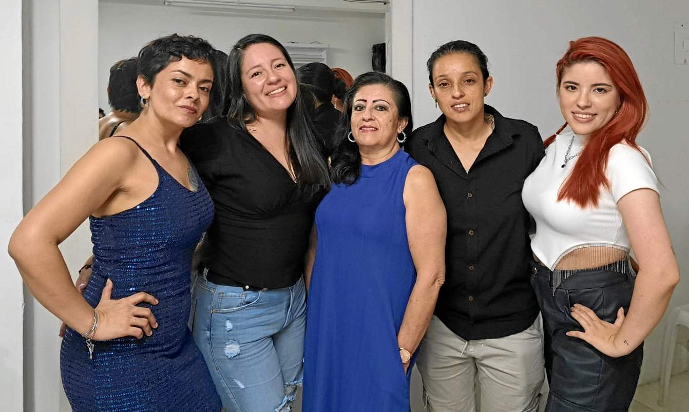 Martha Lucía Luna celebró en compañía de su familia: Lina Marcela Valencia Luna. Karol Luna, Viviana Luna,Yeny Paola y Valeria Luna.