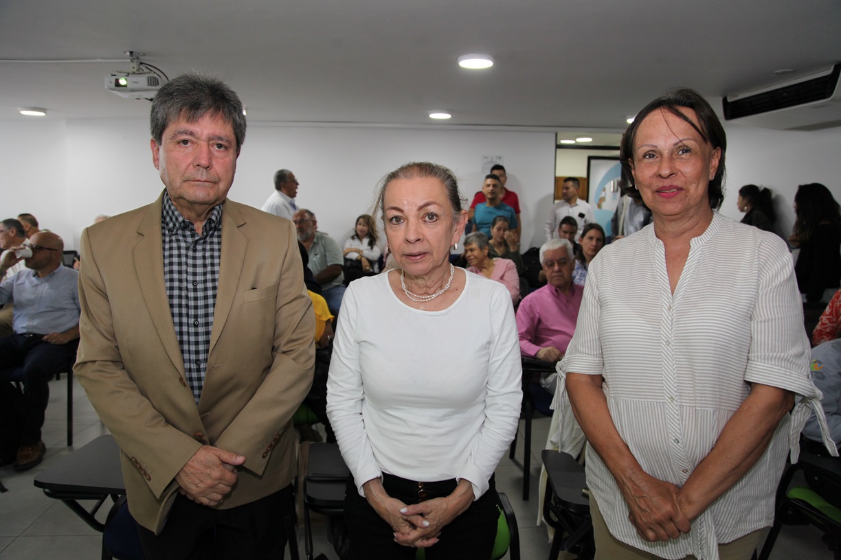 Alberto Bedoya, Nubia Valencia y Sara Trejos.