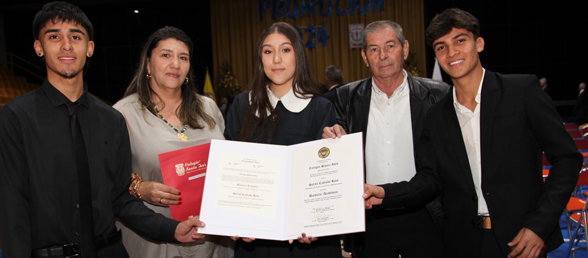 Sebastián Giraldo, Elizabeth Ríos, Sarita Castaño Ríos, Álvaro Castaño y Simón Londoño.