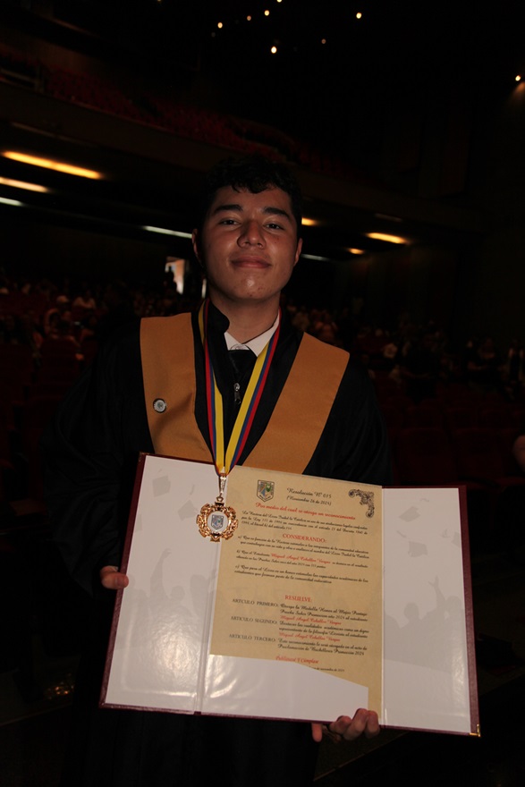 Miguel Ángel Ceballos, mejor Icfes y mejor bachiller del colegio.