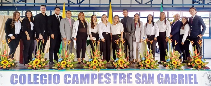 Grupo directivo del colegio San Gabriel.
