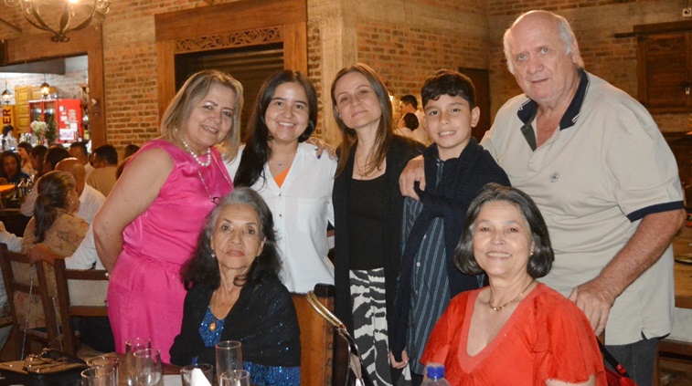 Erly Mosquera, Graciela Restrepo, Isabella Tabares, Leandra Meza, Rafael Arias, Alberto Meza y Julieta Uribe.