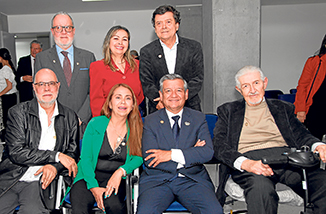 Homenajeados: Fernando Arango Gómez, sénior en epidemiología clínica; María Doris García Hinestroza, sénior en auxiliar de enfermería quirúrgica; Carlos Humberto Orozco Téllez, sénior en gestión hospitalaria; Bernardo Ocampo Trujillo, maestro en medicina; Fernando Álvarez López, sénior en educación médica; María Marleny Castaño Sánchez, sénior en auxiliar de enfermería crítica; y Felipe Marulanda Mejía; sénior en medicina interna y geriatría.