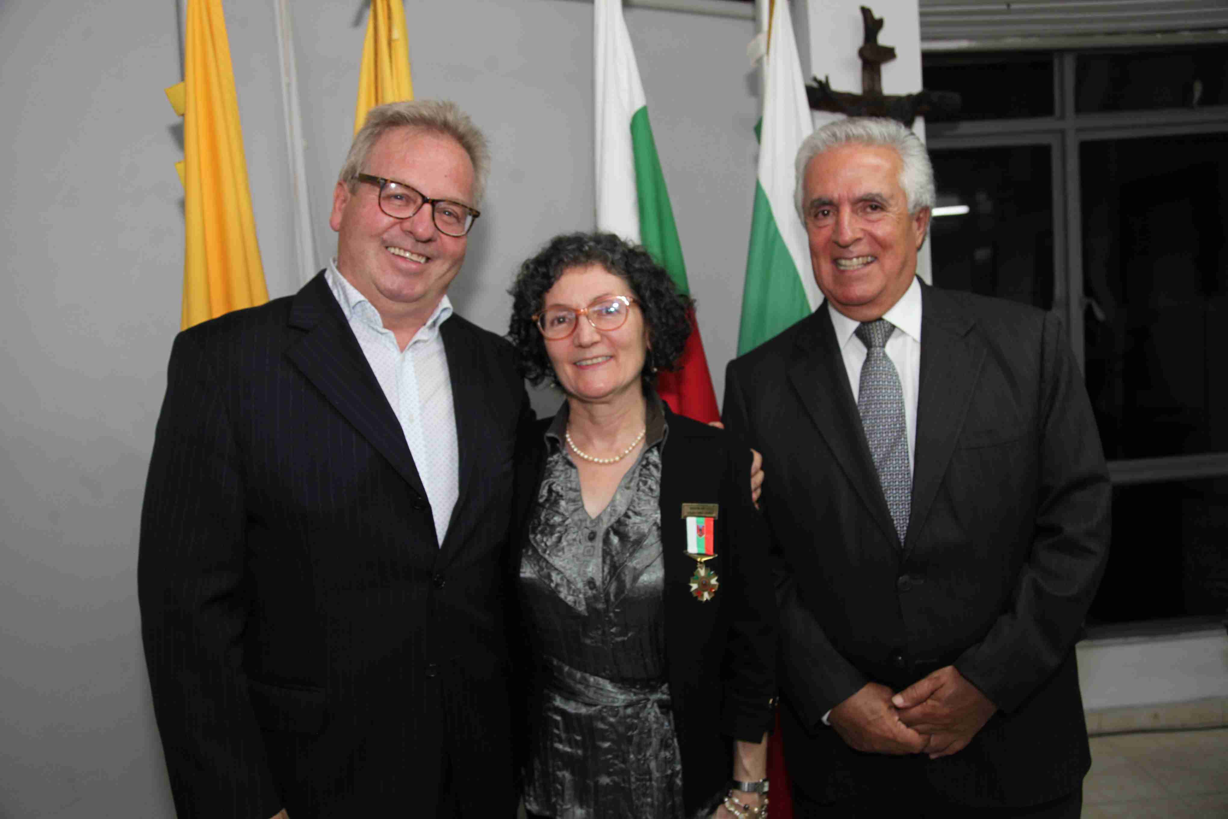 Reconocimiento a Socio del Año: Claudia Torres Arango. Entrega Pedro Felipe Hoyos Korbel y Guillermo Trujillo Estrada