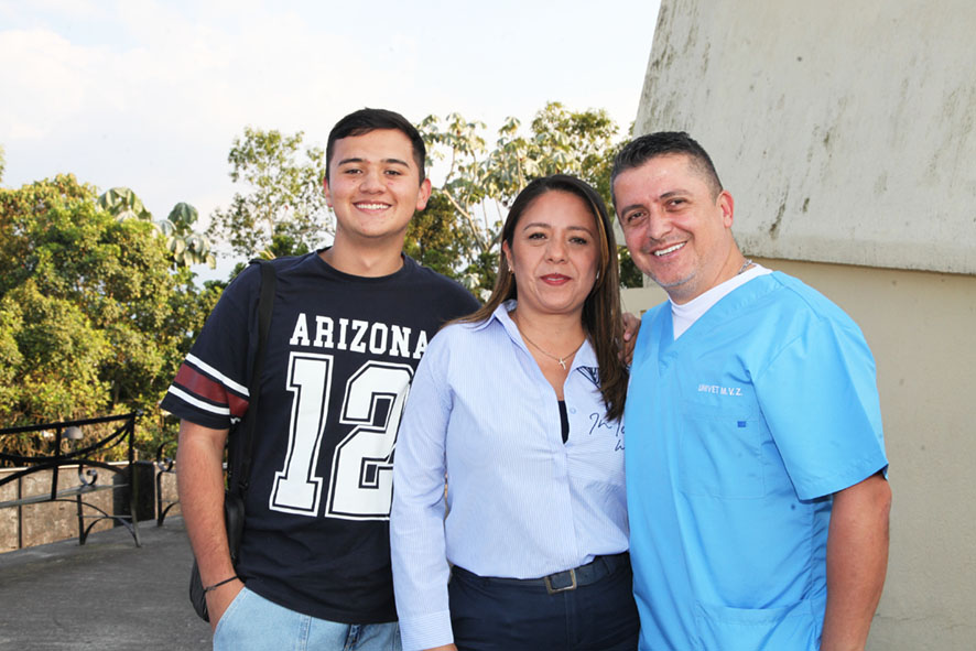 Miguel Ángel Ramírez, Ángela María Moreno y Andres Ramírez.
