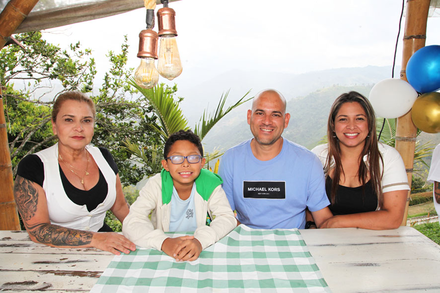 María Luz Pulgarín, Juan José Hernández, Luis Carlos Botero y Nathaly Pulgarín.