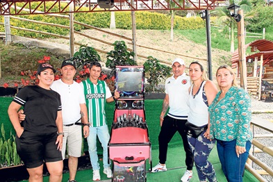 Andrea Marcela Toro, José Edilson Aguirre, Diego Alonso Pulgarín, Cristian Gaviria, Érika Yaneth Toro y Martha Lucía Martínez. Andrea Marcela Toro, José Edilson Aguirre, Diego Alonso Pulgarín, Cristian Gaviria, Érika Yaneth Toro y Martha Lucía Martínez.