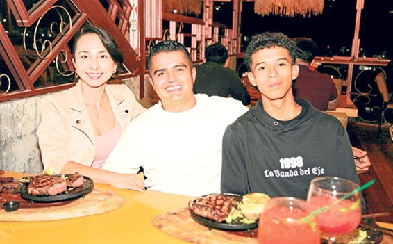 Luisa Fernanda Velásquez y Cristian Fandiño Arias se encontraron en una cena en el Efecto Barbacoa para celebrar el cumpleaños de Miguel Ángel Quintero.