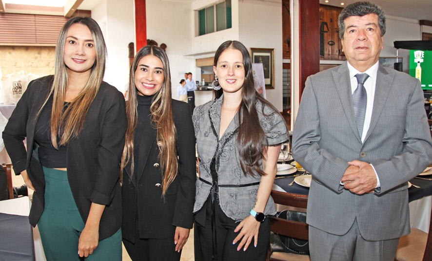 Estefanía Mejía, María Camila Agudelo, Juanita Cardona y Miguel Ángel Vega.