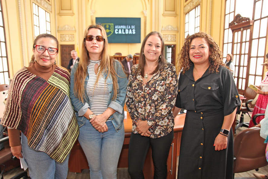 Luz Elena Castaño Rendón, secretaria de Cultura de Caldas; Mónica Alejandra González, María del Pilar Gutiérrez y Carolina Londoño.