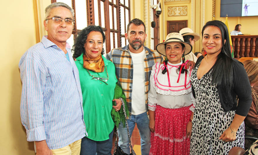 Uriel Giraldo, Yolanda Arias, María Resfa Loaiza, Hernán Alberto Bedoya, presidente Asamblea de Caldas y Jhelga Lorena Pineda.
